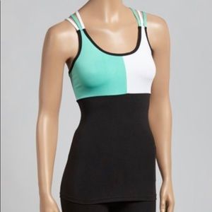 ⭐️HP⭐️🌺NWOT🌺 Unique A-Q Sport Tank